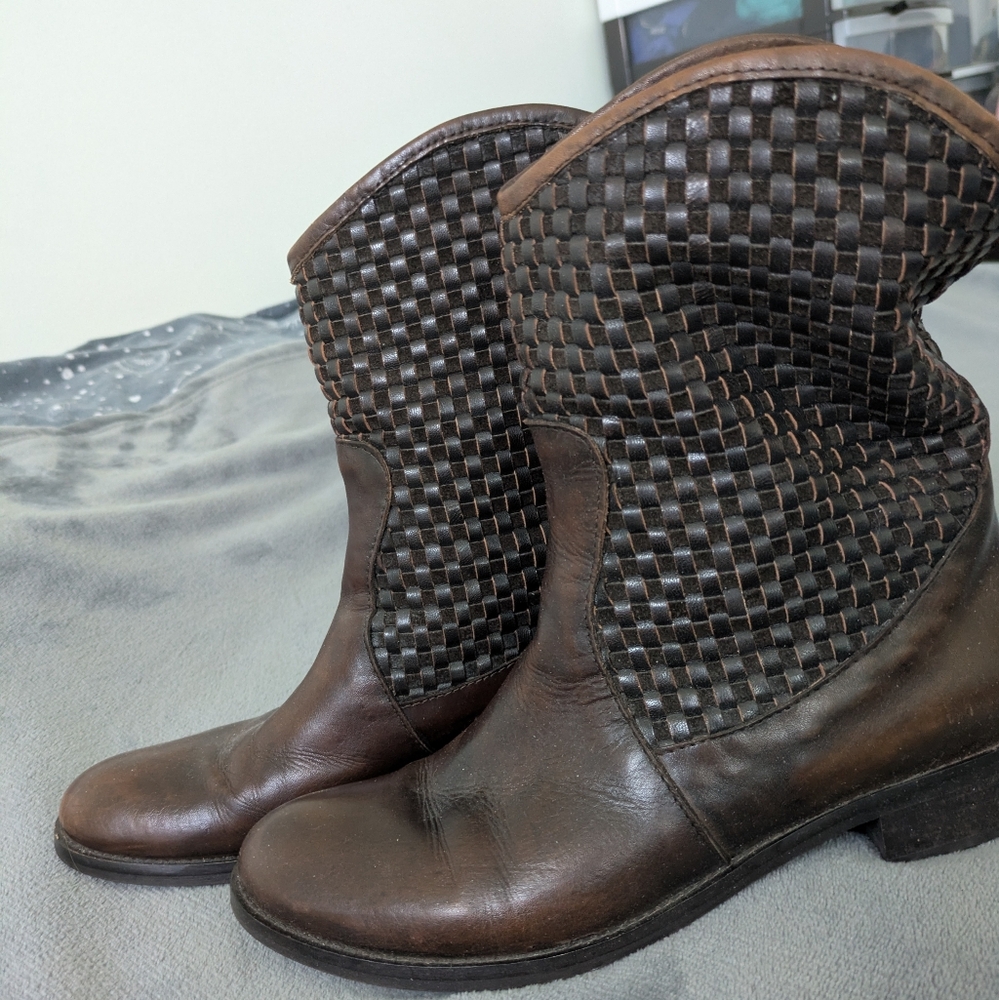 Stylish Brown Woven Ankle Boots